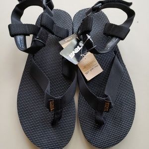 Teva Black Sandal 8 NWT